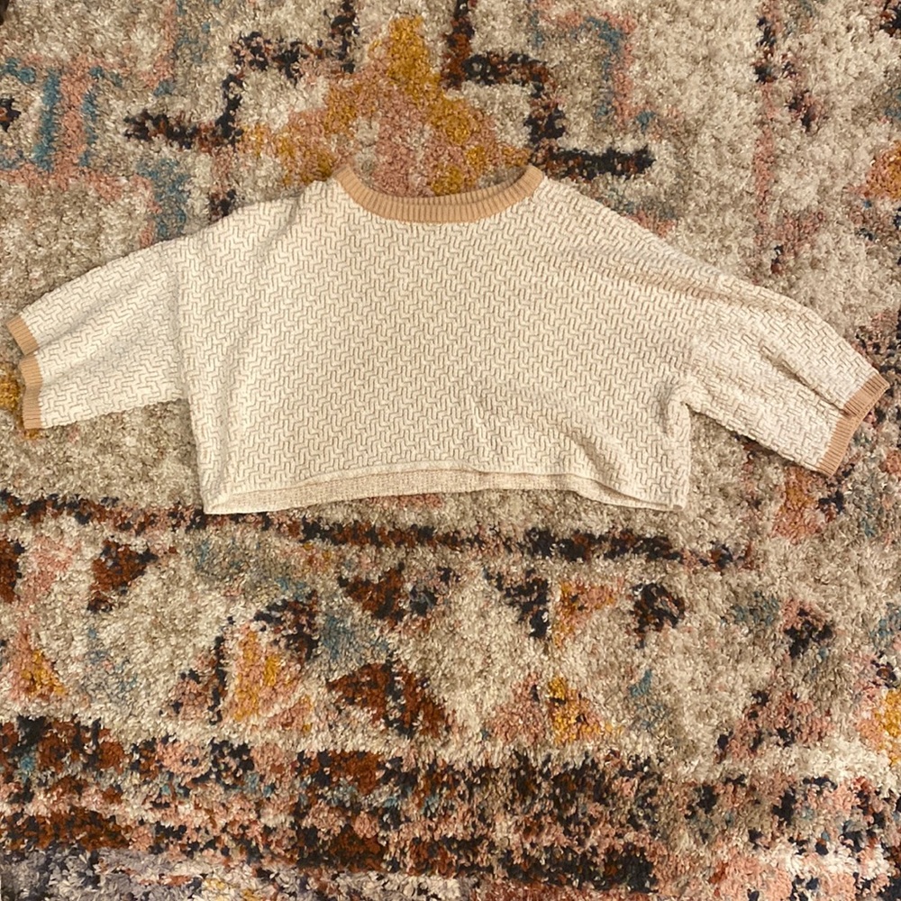 Urban Outfitters xs cropped short sleeve sweater